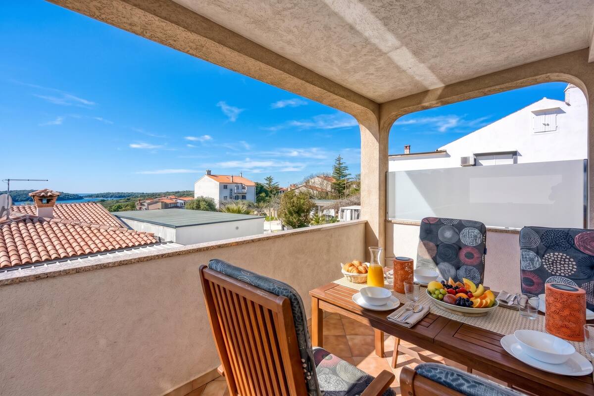 Family Apartment, 1 Bedroom, Balcony (Apt Jakara 2 - Sea View Balcony) | Outdoor dining