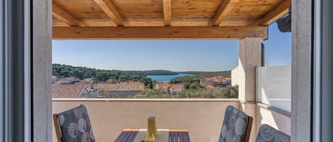 Familienapartment, 1 Schlafzimmer (Apartment Jakara 3) | Speisen im Freien