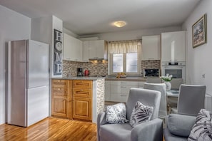 Family House, 2 Bedrooms (Small Holiday Home Jakara 5) | Living room | 21-inch TV with satellite channels