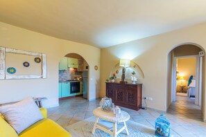 Standard Apartment, Multiple Bedrooms (Dimora Acquamarina) | Private kitchen | Fridge, microwave, oven, stovetop - Dimora Apartments (Arzachena)