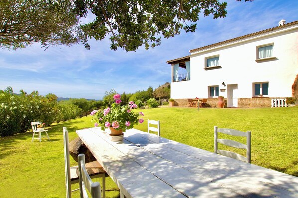 Outdoor dining - Dimora Apartments (Arzachena)