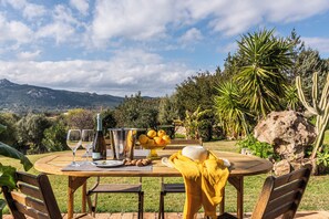 Outdoor dining - Dimora Apartments (Arzachena)