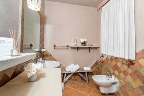 Standard Apartment, Multiple Bedrooms (Dimora Ambra) | Bathroom - Dimora Apartments (Arzachena)