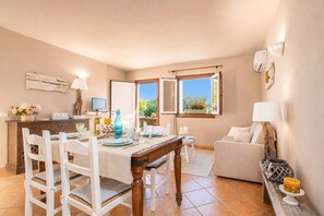 Standard Apartment, Multiple Bedrooms (Dimora Ambra) | Dining - Dimora Apartments (Arzachena)