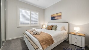 3 bedrooms, iron/ironing board, Internet, bed sheets