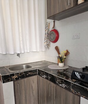 Microwave, stovetop - 5 mins drive to the beach & other attractions
Stylish and cosy Studio in Mombasa (Mombasa)