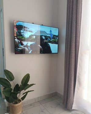 Interior - 5 mins drive to the beach & other attractions
Stylish and cosy Studio in Mombasa (Mombasa)