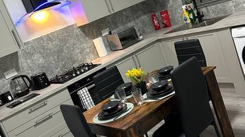 House | Private kitchen | Fridge, microwave, oven, stovetop