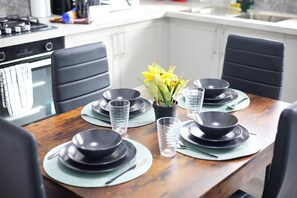 Dining - Ol-mumps Cosy 2bd Free Parking & Wifi (Oldham)