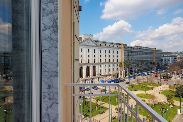 Familieleilighet, balkong, byutsikt | Utsikt fra rommet