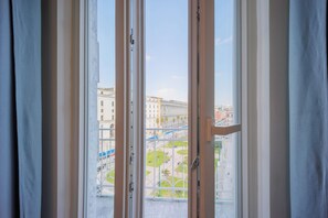 Appartement familial, balcon, vue sur la ville | Système d’insonorisation, fer et planche à repasser