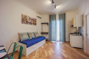 Family Apartment, Balcony, City View | Living area | 43-inch Smart TV with digital channels, Netflix, streaming services - Tony Suites (Naples)