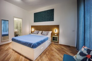 Deluxe-værelse til 3 personer - balkon - byudsigt | Lydisolering, strygejern/strygebræt, gratis Wi-Fi