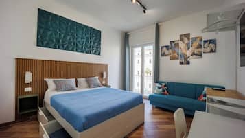 Tripla Deluxe, balcone, vista città | Insonorizzazione, ferro/asse da stiro, Wi-Fi gratuito