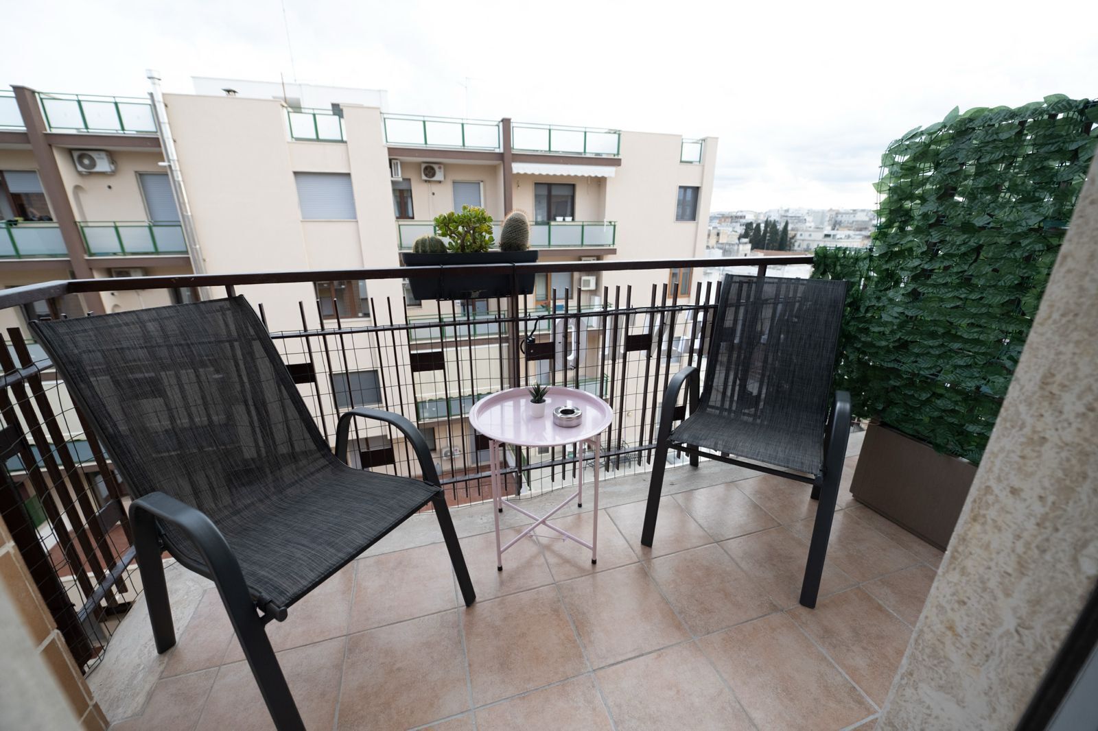 Junior-Zimmer, Nichtraucher, Stadtblick | Kostenlose Minibar, Zimmersafe, Schreibtisch