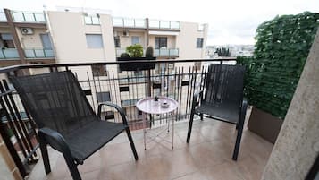Junior-Zimmer, Nichtraucher, Stadtblick | Kostenlose Minibar, Zimmersafe, Schreibtisch