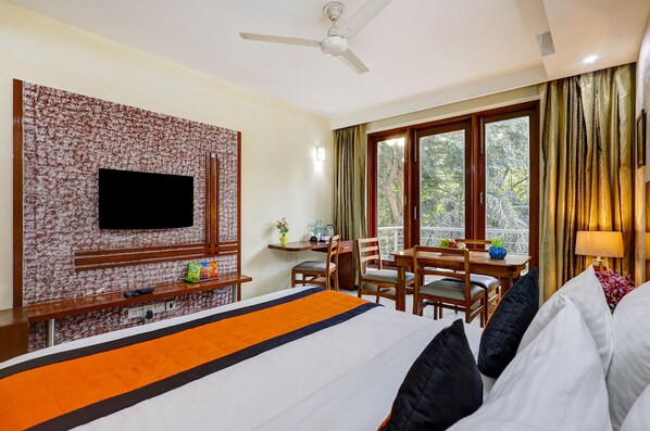 Egyptian cotton sheets, premium bedding, in-room safe, free WiFi