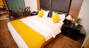 Egyptian cotton sheets, premium bedding, in-room safe, free WiFi - Fabhotel Siya Residency (New Delhi)