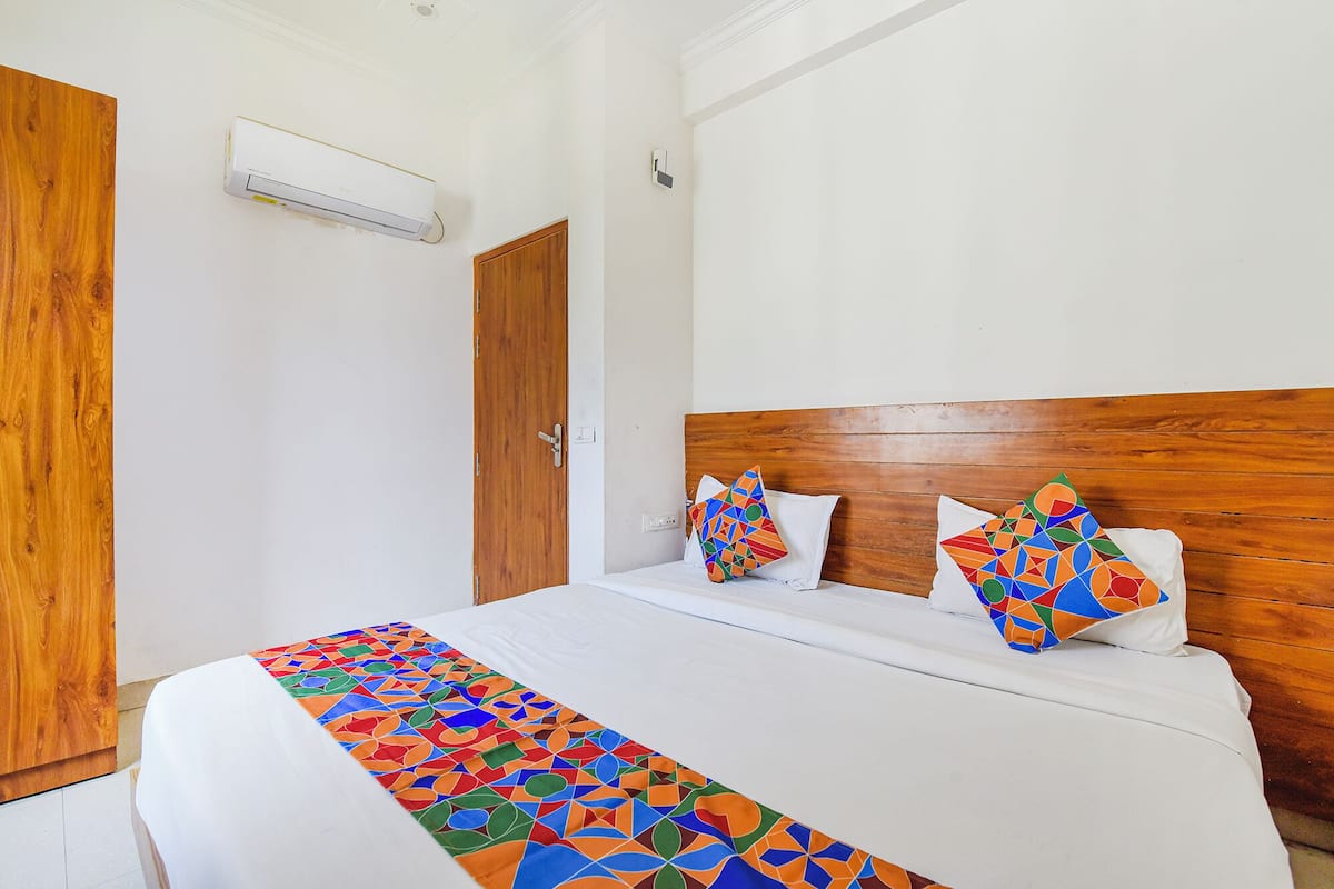 Egyptian cotton sheets, premium bedding, in-room safe, free WiFi