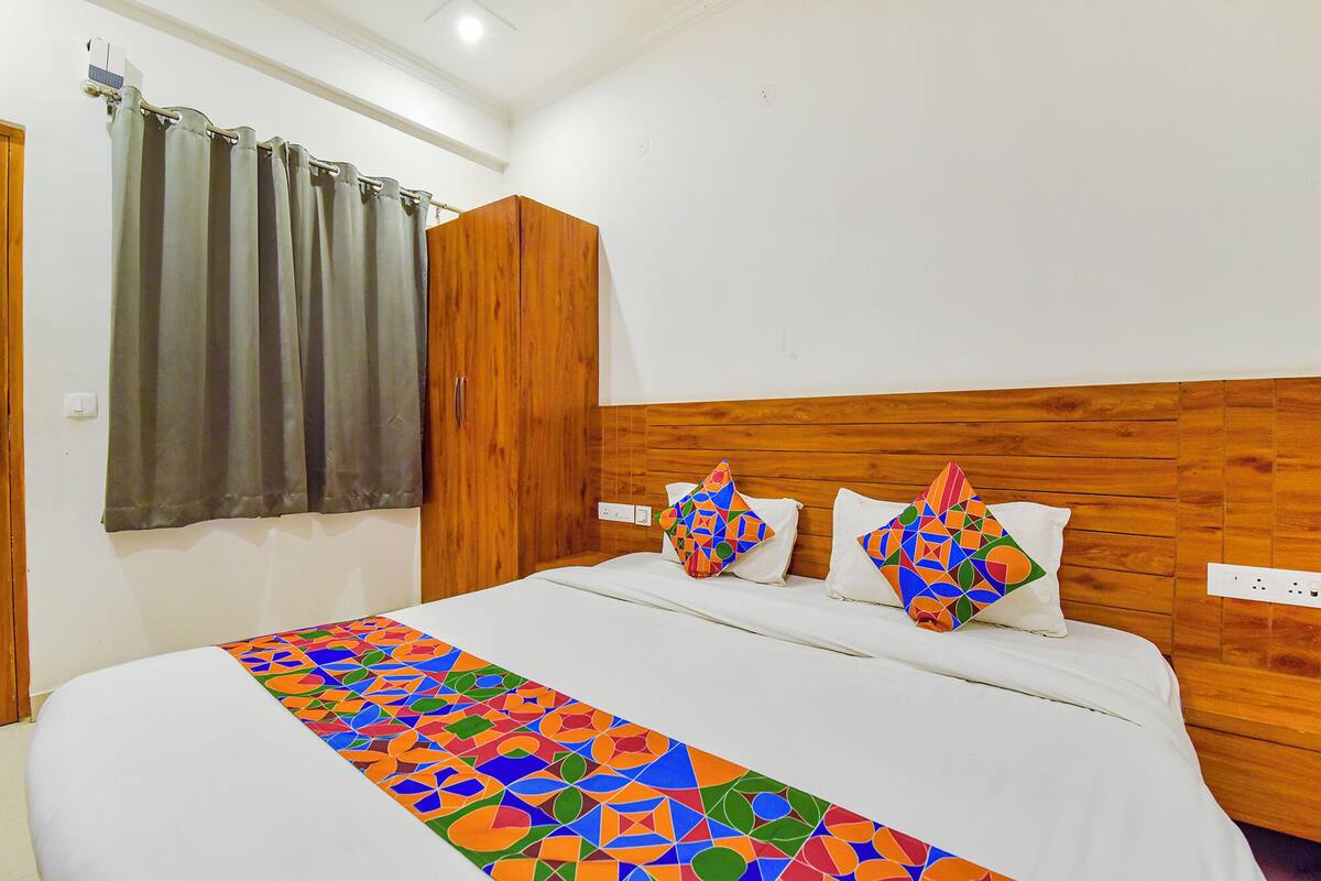 Egyptian cotton sheets, premium bedding, in-room safe, free WiFi