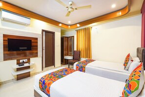 Egyptian cotton sheets, premium bedding, in-room safe, free WiFi