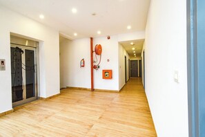 Lobby - Fabhotel White Ridge (Hyderabad)