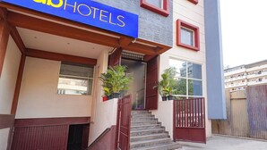 Pintu masuk properti