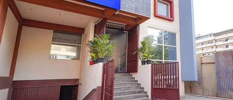 مدخل المنشأة