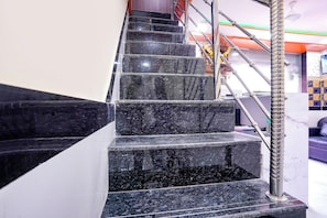 Lobby - Fabexpress Raj Palace (Mumbai)