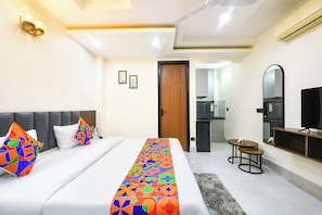 Deluxe Room | Egyptian cotton sheets, premium bedding, in-room safe, free WiFi