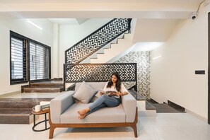 Lobby sitting area - Fabhotel Rr Premium (Gurugram)