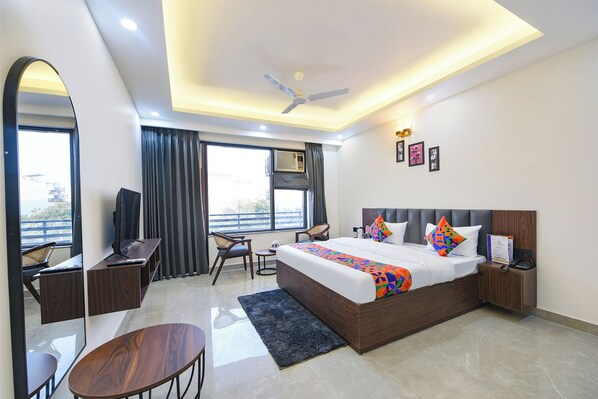 Egyptian cotton sheets, premium bedding, in-room safe, free WiFi