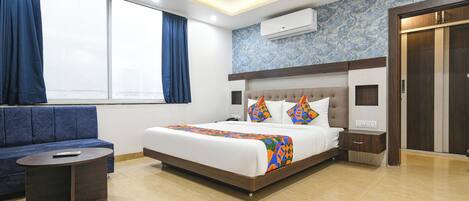 Egyptian cotton sheets, premium bedding, in-room safe, free WiFi