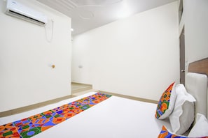 Egyptian cotton sheets, premium bedding, in-room safe, free WiFi