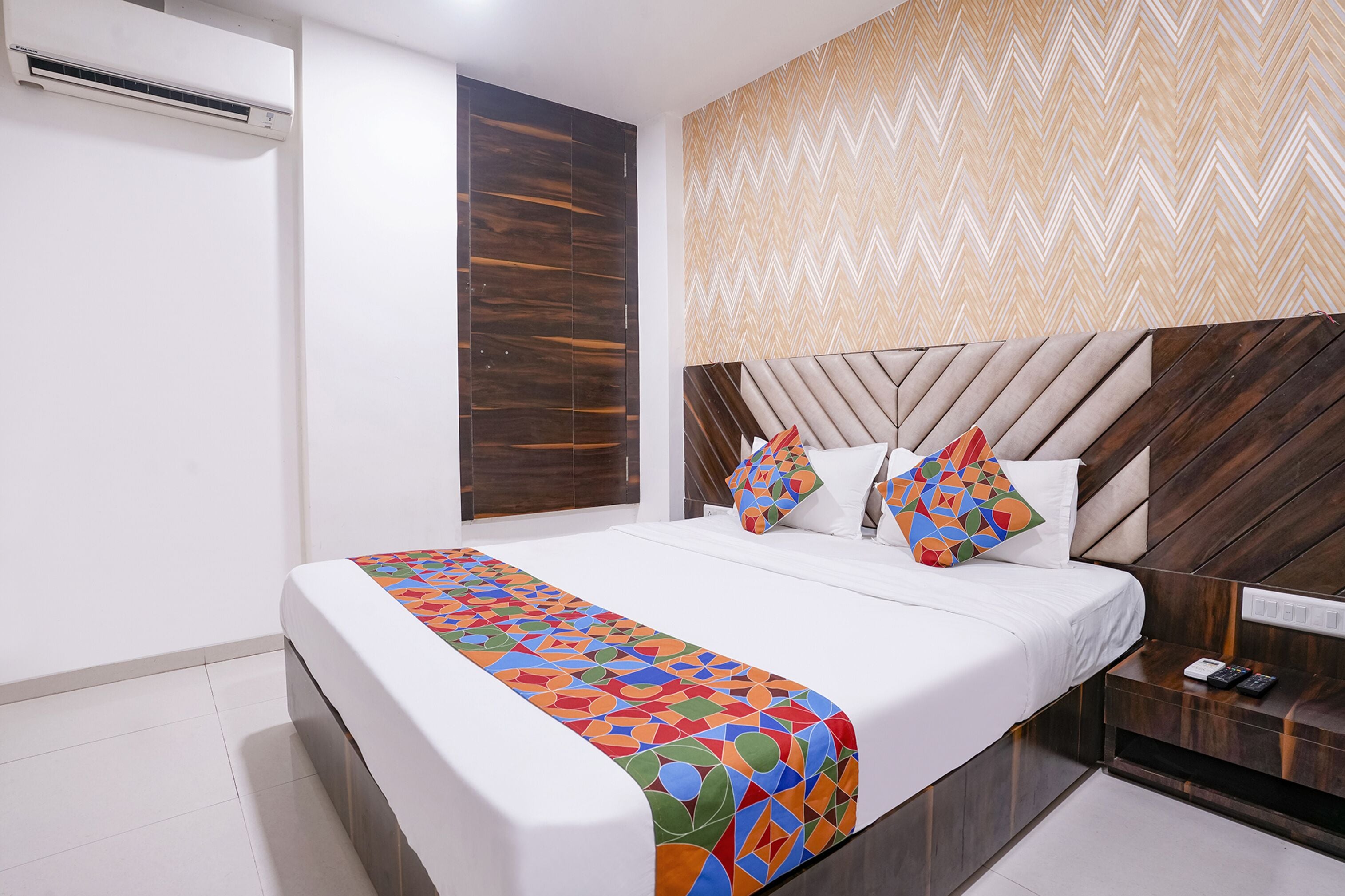 Deluxe Room | Egyptian cotton sheets, premium bedding, in-room safe