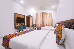 Egyptian cotton sheets, premium bedding, in-room safe - Fabhotel Elvis International (Mumbai)