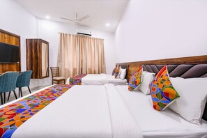 Egyptian cotton sheets, premium bedding, in-room safe