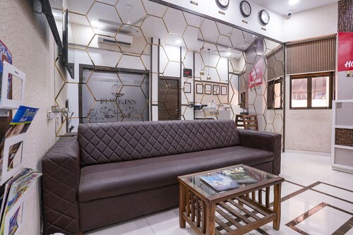 Fabhotel Elvis International