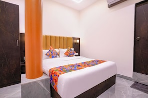 Egyptian cotton sheets, premium bedding, free WiFi, bed sheets
