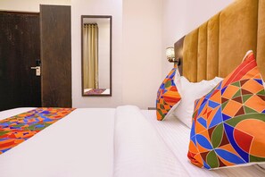 Egyptian cotton sheets, premium bedding, free WiFi, bed sheets - Fabhotel Gateway (Mumbai)