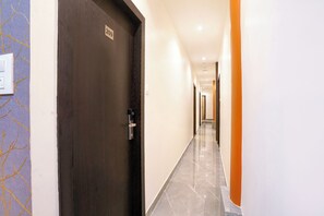 Lobby - Fabhotel Gateway (Mumbai)