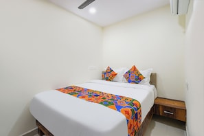 Egyptian cotton sheets, premium bedding, free WiFi, bed sheets - Fabhotel Dlf Inn (Hyderabad)