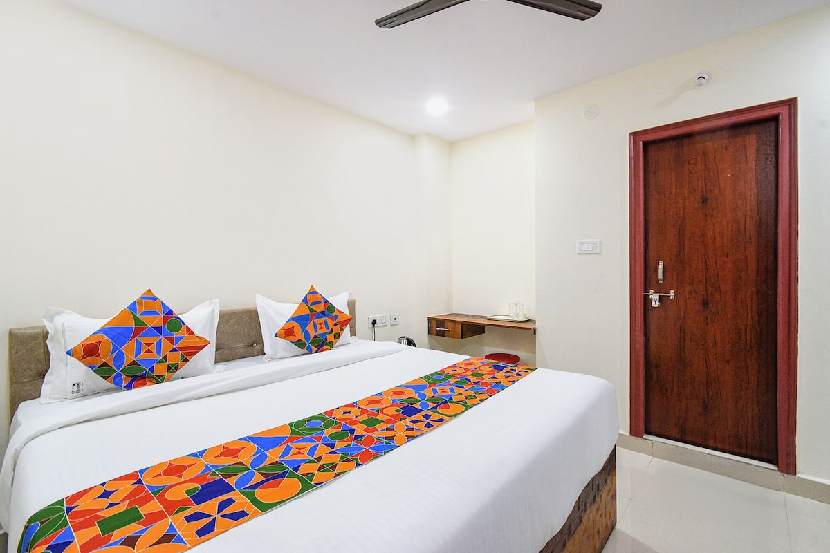 Egyptian cotton sheets, premium bedding, free WiFi, bed sheets