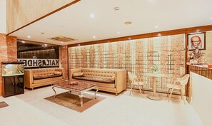 Lobby sitting area - Fabhotel The Kailash Dev (New Delhi)
