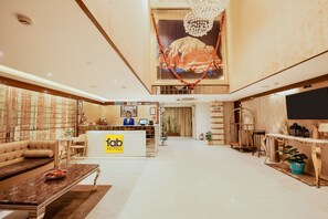 Reception - Fabhotel The Kailash Dev (New Delhi)