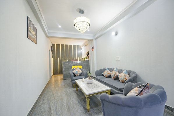 Coin salon dans le hall