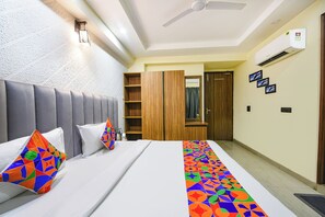 Egyptian cotton sheets, premium bedding, free WiFi, bed sheets