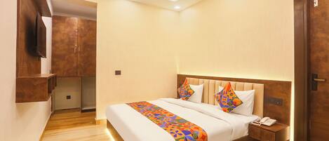 Egyptian cotton sheets, premium bedding, in-room safe, free WiFi