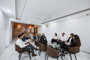 Meeting facility - Fabhotel Luxe 8 Stayz (Gurugram)