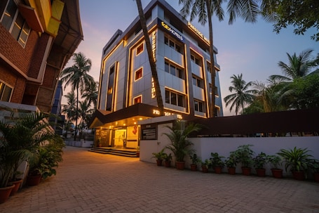 Exterior. Fabhotel Prestige